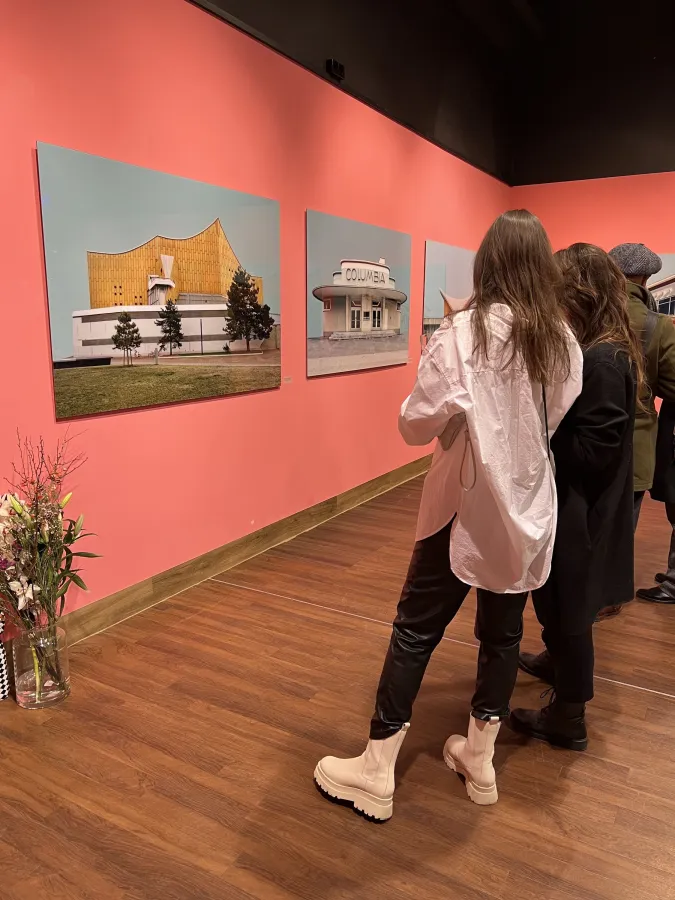 Eindrücke aus der Ausstellung 100 Places in Berlin der Berliner Künstlerin Sarah Eick. (© artrelations Galerie)