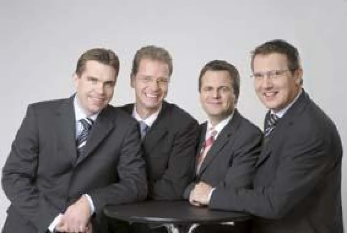 Blicken auf eine erfolgreiche Bilanz der Sparda-Bank München: (v.l.) Die Vor-standsmitglieder Michael Dröge, Helmut Lind (Vorsitzender), Ralf Müller, Hermann Busch