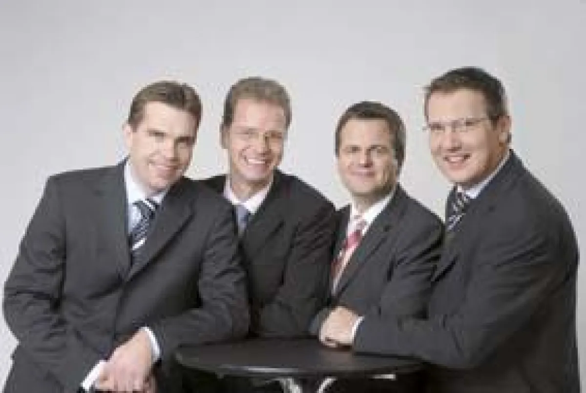Blicken auf eine erfolgreiche Bilanz der Sparda-Bank München: (v.l.) Die Vor-standsmitglieder Michael Dröge, Helmut Lind (Vorsitzender), Ralf Müller, Hermann Busch