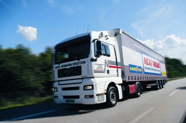 Bild: Kostenreduktion mit System - Professionelles Lkw-Reifenmanagement von Goodyear Dunlop spart bares Geld