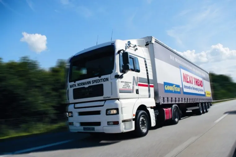 Kostenreduktion mit System - Professionelles Lkw-Reifenmanagement von Goodyear Dunlop spart bares Geld Bild: Kostenreduktion mit System - Professionelles Lkw-Reifenmanagement von Goodyear Dunlop spart bares Geld