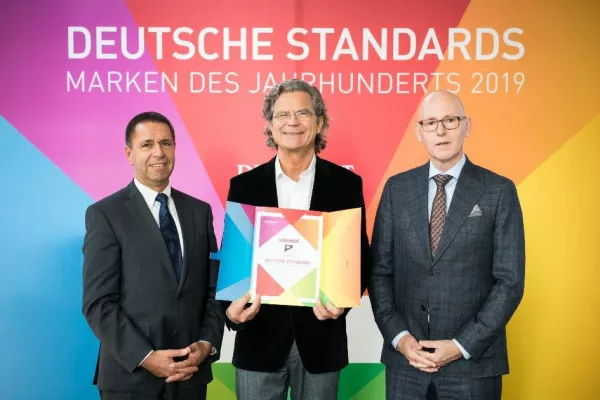 Bild: PAPSTAR als „Marke des Jahrhunderts“ ausgezeichnet