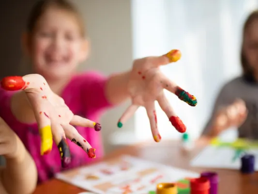 Regenbogenhaus Kriele: Therapeutische Arbeit mit Kunst und Tieren Bild: Regenbogenhaus Kriele: Therapeutische Arbeit mit Kunst und Tieren