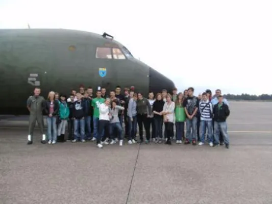 Bild: Magdeburger Schüler besuchen Fliegerhorst Wunstorf
