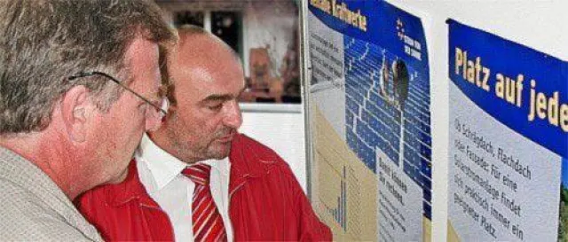 Bild: Ralf Christoffers (MdL) zum Arbeitsbesuch bei der Havelland- Wind GmbH, Händler für Photovoltaik