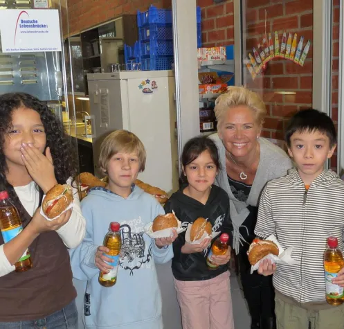 Bild: Claudia Effenberg setzt sich für Deutsche Lebensbrücke ein