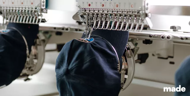 Bild: made for brands führt Stickereien mit 2D- und 3D-Technik aus