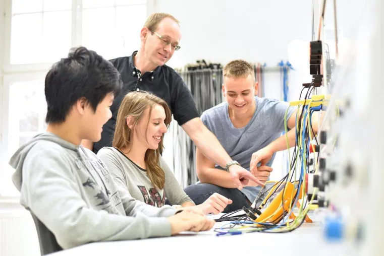 Bild: NEUES FÖRDERPROGRAMM: „AUSBILDER-GUTSCHEINE“ FÜR DEUTSCHLANDS MITTELSTÄNDLER
