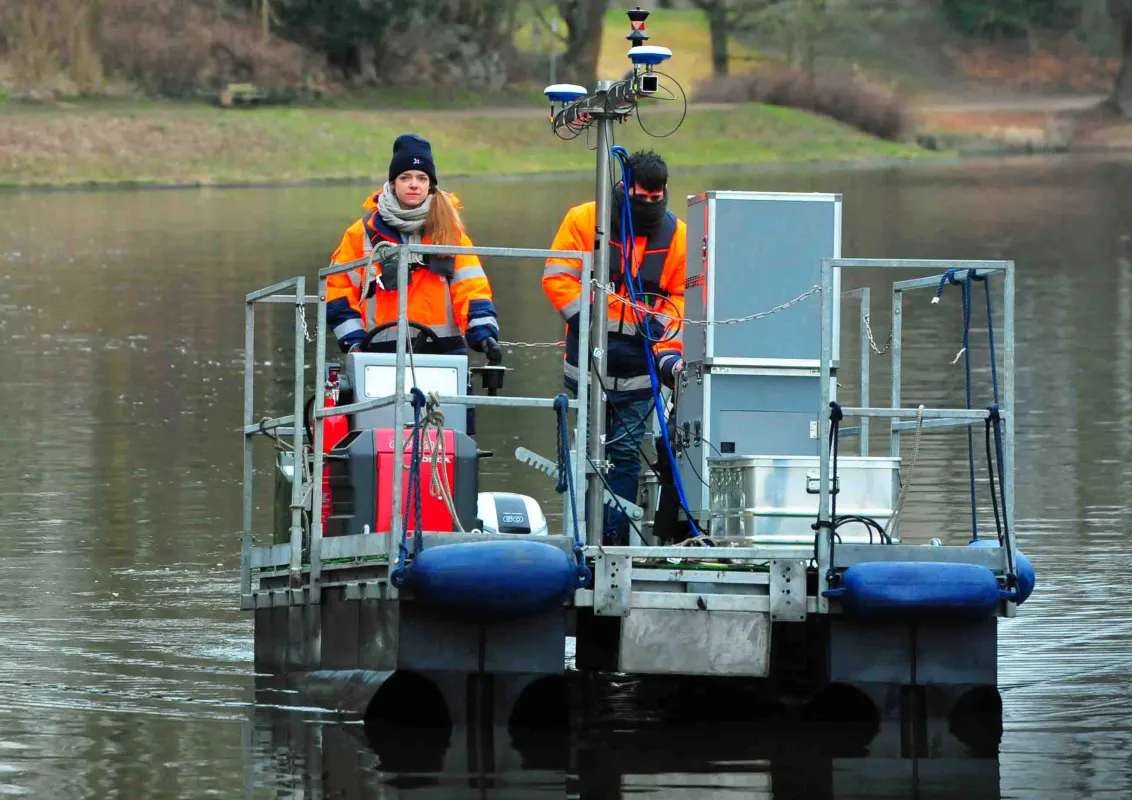 Unterwegs mit dem HydroMapper-Messboot (© HydroMapper GmbH)