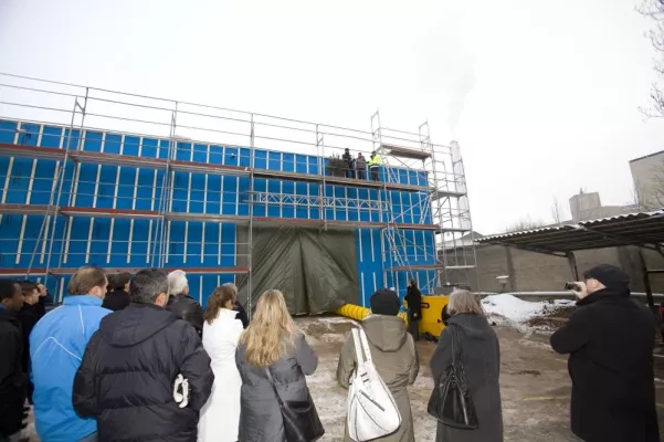 Bild: Neubau Eternit Akademie: Richtfest mit allen Baubeteiligten und Mitarbeitern