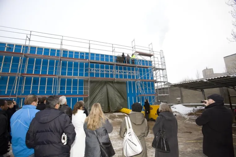 Neubau Eternit Akademie: Richtfest mit allen Baubeteiligten und Mitarbeitern Bild: Neubau Eternit Akademie: Richtfest mit allen Baubeteiligten und Mitarbeitern