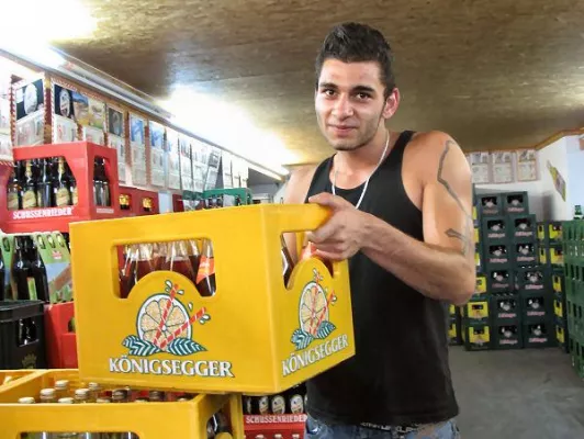 Bild: Begleitung am Arbeitsplatz: Jobcoaches helfen beim Berufseinstieg