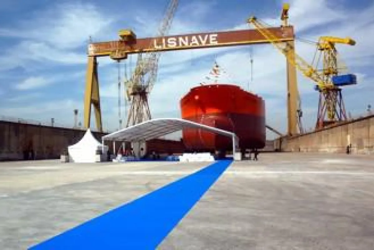 In der Werft von Lisnave: Losberger uniflex Arcum mit einem Maß von 25 x 20 Metern