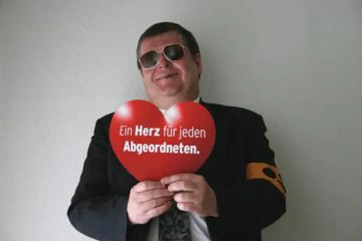 Bild: Ein Herz für jeden Abgeordneten