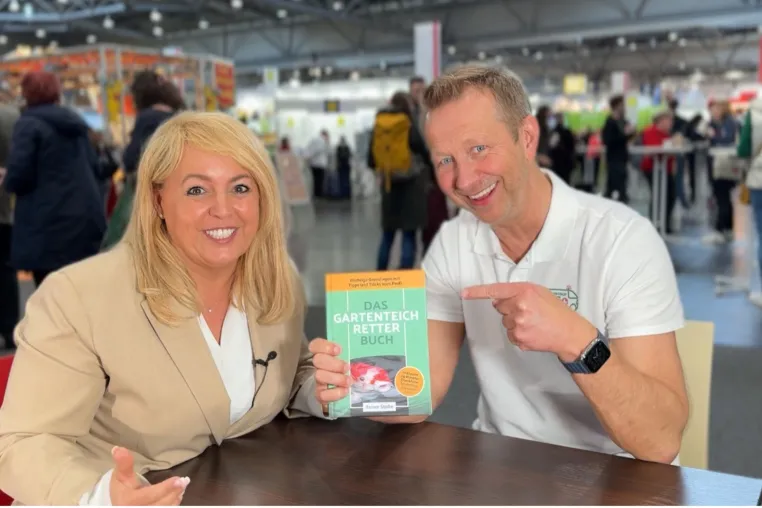 Bild: Das Teichretter Buch: Rainer Stolte präsentiert auf der Leipziger Buchmesse 2024 Buch für klare Gartenteiche