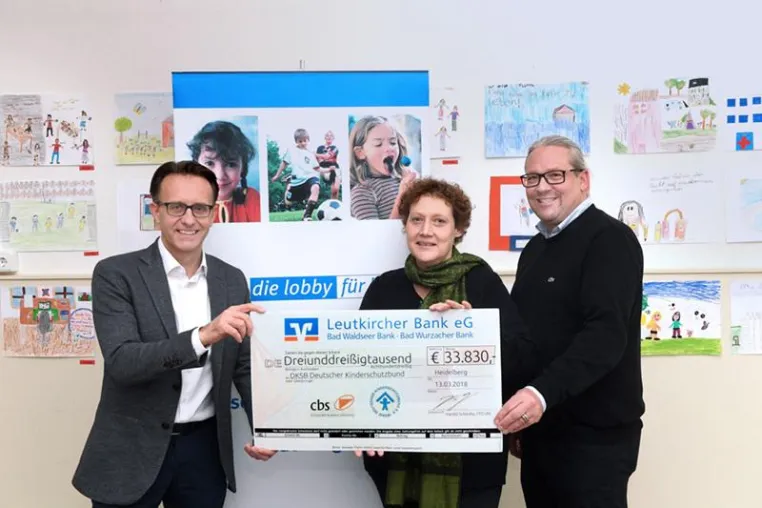 Bild: cbs spendet 34.000 Euro für den Deutschen Kinderschutzbund