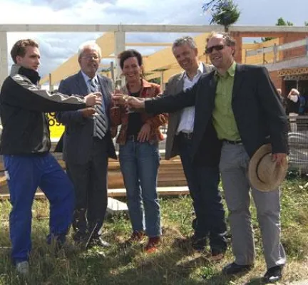 Bild: Profiroll GmbH feiert Richtfest für neue Gewerbehalle
