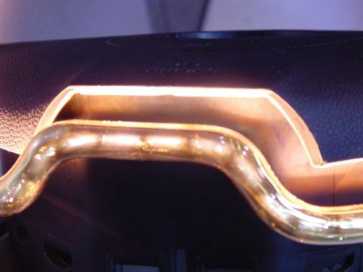 Infrarot-Strahler werden exakt auf den Produktionsschritt abgestimmt, sie erwärmen große Oberflächen genauso wie schmale Ränder. Flexible Bauformen ermöglichen eine Anpassung auch an komplex geformte 