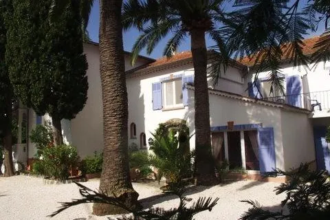 Bild: 2013 – Bei so viel Brückentagen kommt Urlaub in den Sinn. Hotel Villa Provencale lädt zum Entspannen ein