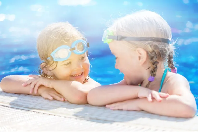 Bild: Poolstark.de: Poolbedarf bequem online bestellen