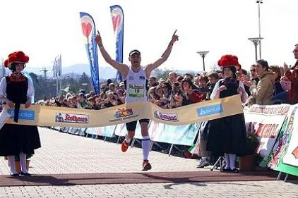 Bild: Ausdauer lohnt sich! Zum Jubiläum schickt der FREIBURG MARATHON zehn Finisher auf Reise