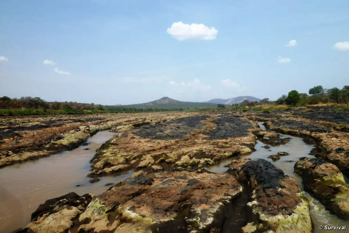 Ausgetrocknete Wasserquellen der indigenen Bevölkerung. © Survival