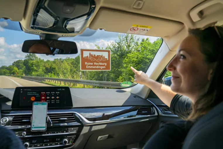 Neue Audioguide-App für Autobahn-Hinweistafeln Bild: Neue Audioguide-App für Autobahn-Hinweistafeln