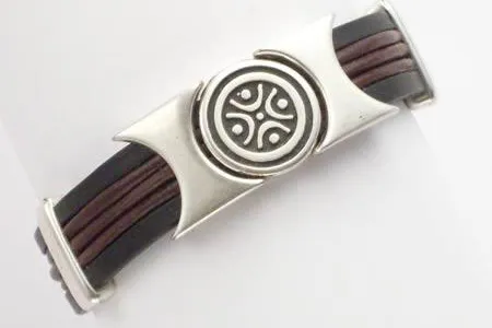 Schmuck & Leder auch 2013 mit breiter Produktpalette präsent Bild: Schmuck & Leder auch 2013 mit breiter Produktpalette präsent
