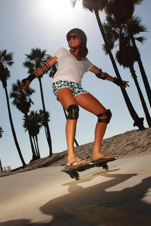 Streetsurfing mit dem trendigen Oxeloboard von Decathlon.