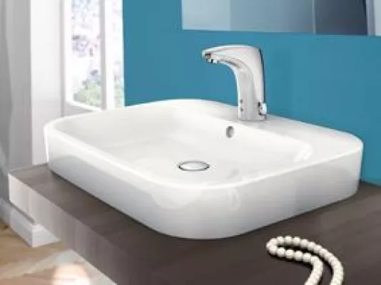 Bild: Intuitive Handhabung: Intelligente Armatur für jung und alt