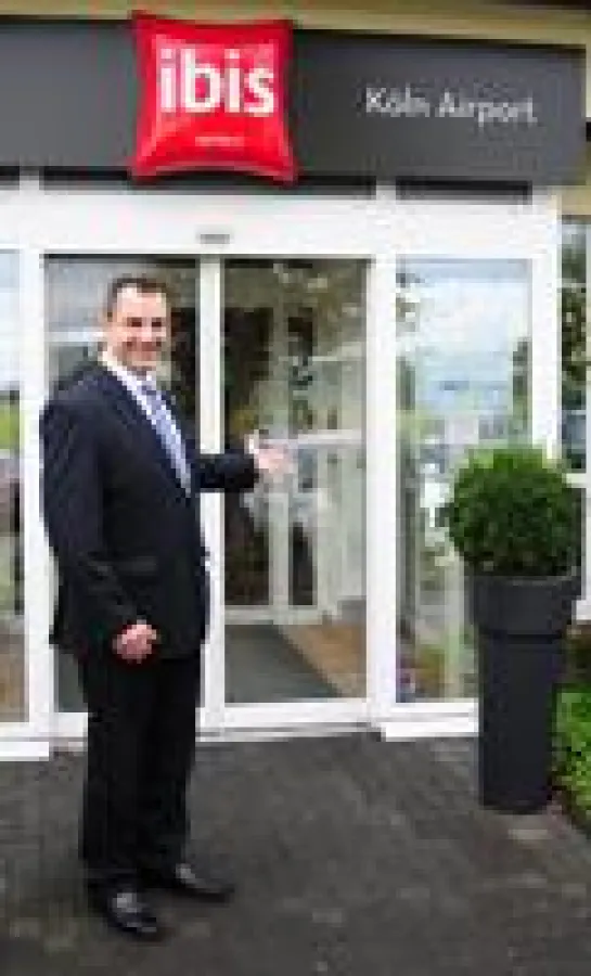 Mehmet Ucar leitet nun das ibis Köln Airport. Bild: Claudia Wingens