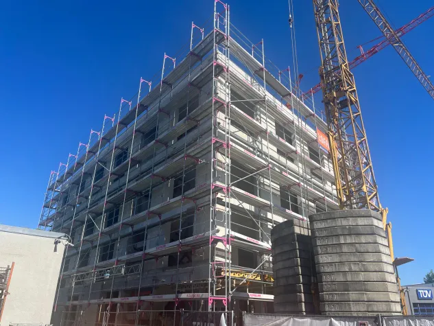 Bild: Rohbau des neuen Verwaltungsgebäudes am Sterkel Areal Ravensburg abgeschlossen 