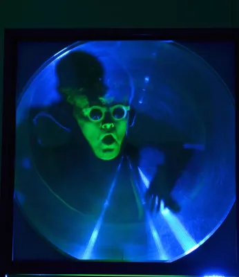 Urknall auf der Bühne – Wiederaufnahme der Theater-Performance „Cosmic. Das Weltgedächtnis“ am 9./10.05.2015 Bild: Urknall auf der Bühne – Wiederaufnahme der Theater-Performance „Cosmic. Das Weltgedächtnis“ am 9./10.05.2015