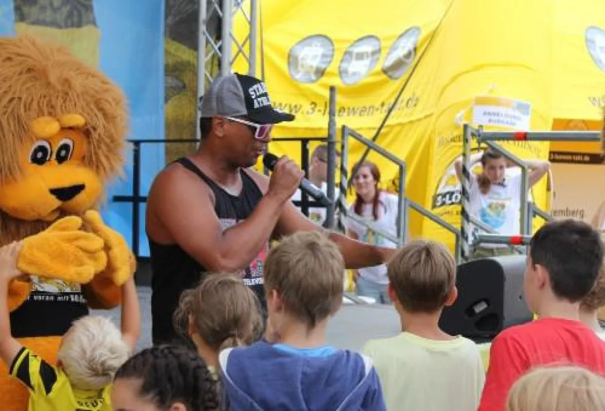 Martin Rietsch alias „2schneidig“ live beim Stuttgarter Kinder- und Jugendfestival