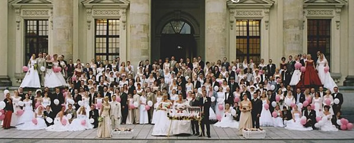 Gruppenfoto Brautkleiderball Berlin