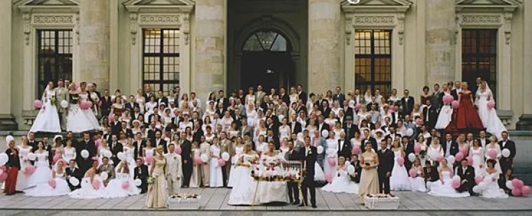 Bild: 15 Jahre Brautkleiderball