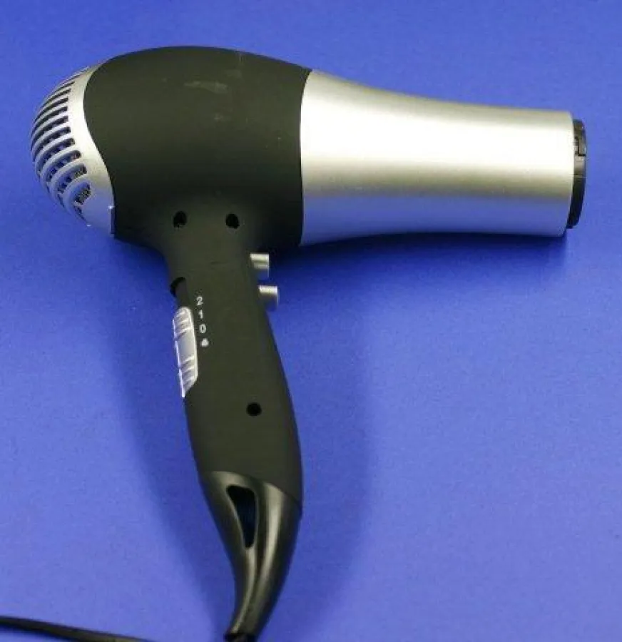 Föhn für 8,99 Euro verursachte Brände und wurde von Rossmann zurückgerufen. (Foto IFS)