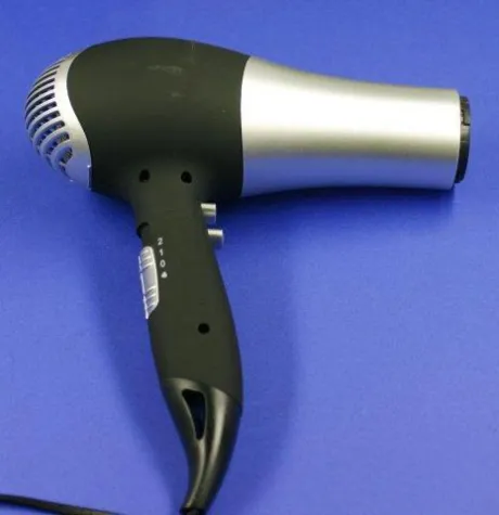 Bild: Billig-Föhn: Unterschätzte Brandgefahr