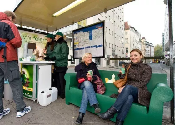Bild: Bremer Haltestellen mit grünen Sofas