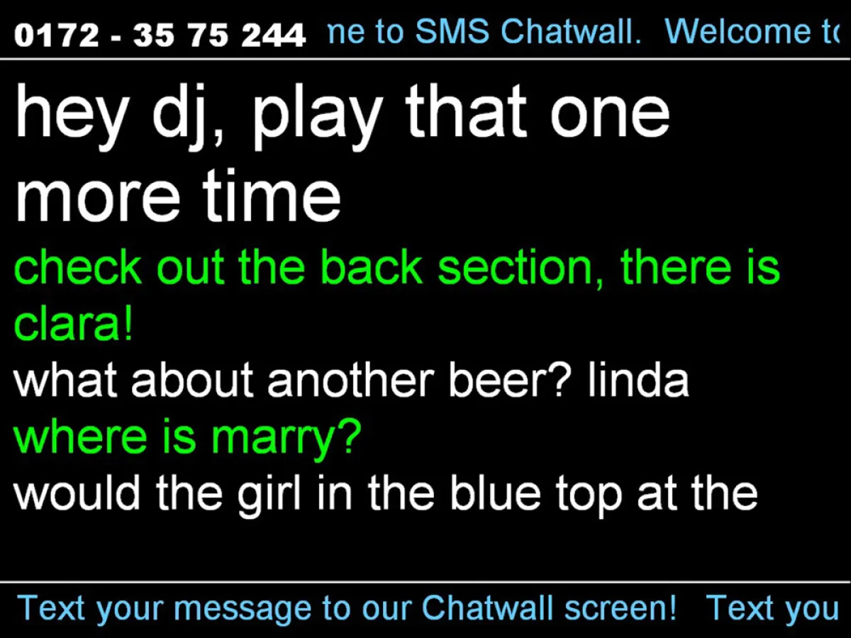 SMS Chatwall: eingehende SMS werden per Beamer angezeigt.