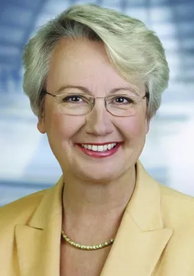 Bundesministerin Prof. Dr. Annette Schavan unterstützt den Karrieretag in Soest Bild: Bundesministerin Prof. Dr. Annette Schavan unterstützt den Karrieretag in Soest