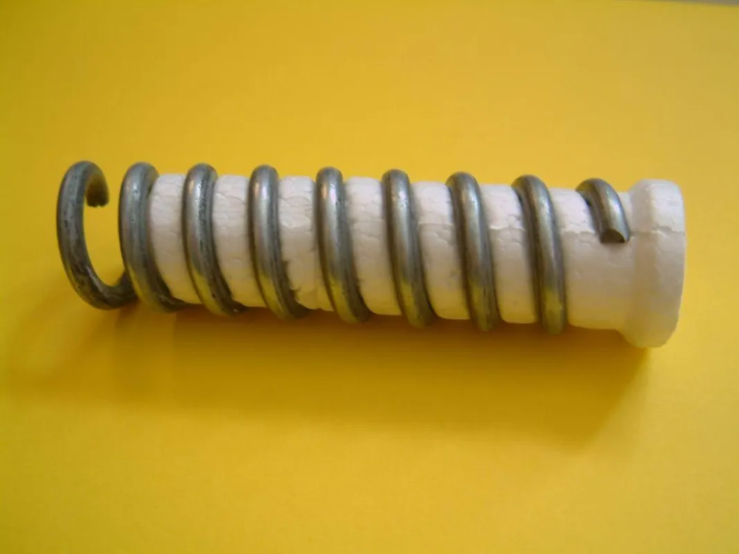 Der Spiralanker für den Betonbau ist eine neuartige Halterung für Ankerstäbe D15. Bei dem patentierten Verfahren wird eine Feder aus 4 mm-Stahl, die einen Styroporkern enthält, in den Frischbeton gedr