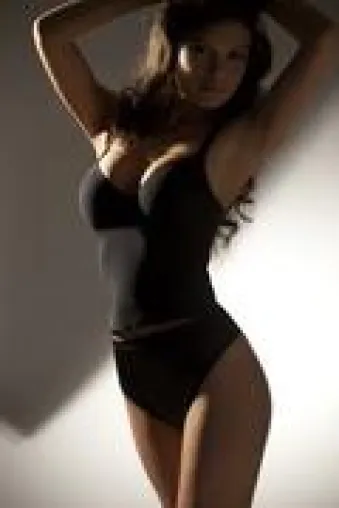 Bild: INVISTA formt die Zukunft und kündigt zur Mode City in Paris Lösungen für eine neue Shapewear-Generation an