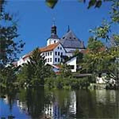 Bild: Ausflug im Bayerischen Wald zum „Fressenden Haus“ in Regen