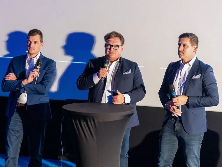 7 TAGE LIVE. ÜBER 2.500 MATCHES. Vom Mittelstand für den Mittelstand Bild: 7 TAGE LIVE. ÜBER 2.500 MATCHES. Vom Mittelstand für den Mittelstand