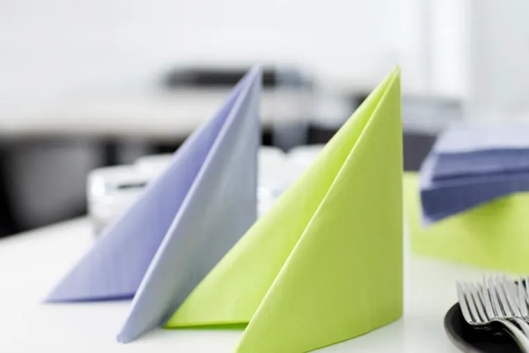 Tork Servietten bringen jetzt noch mehr Farbe an den Tisch Bild: Tork Servietten bringen jetzt noch mehr Farbe an den Tisch
