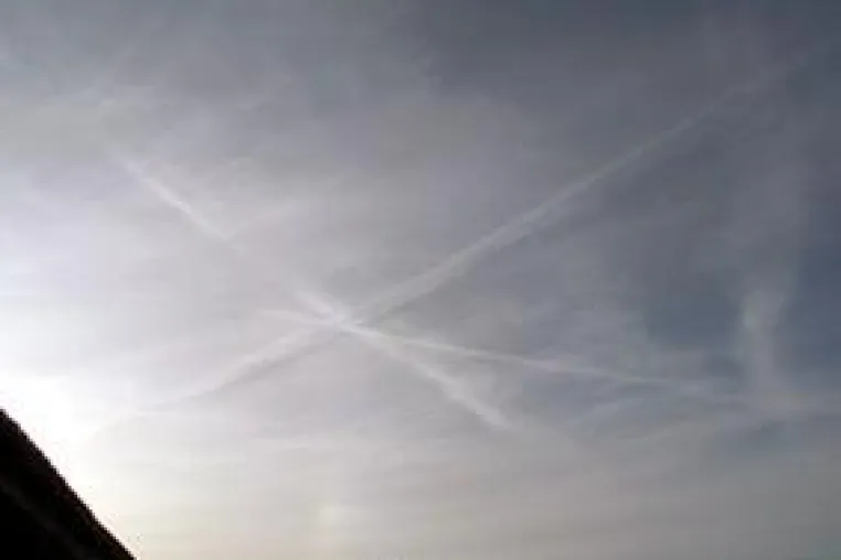Bild: Video zeigt die Entstehung von Chemtrails