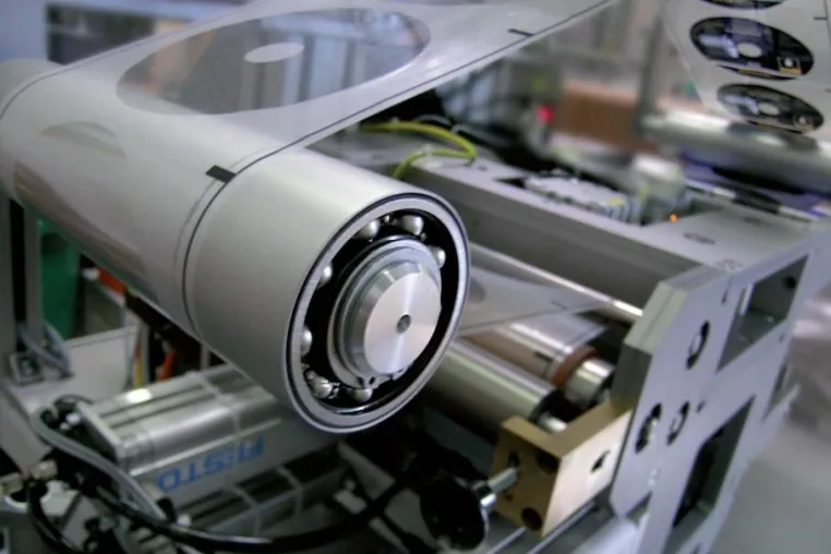 Bild: Deutschlands einzige industrielle Druckmaschine für individuelle CD-Labels