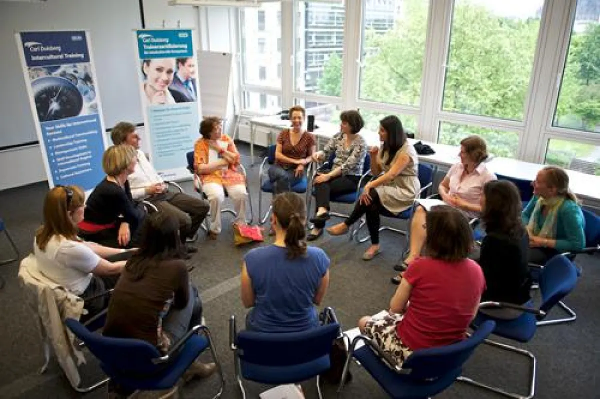 Seminarteilnehmer bei der Abschlussdiskussion