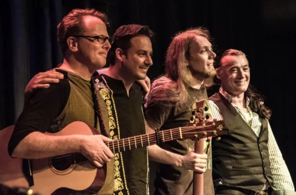 Bild: Bochum: Spektakuläre Saiten-Show 'Nacht der Gitarren' auf Deutschlandtournee